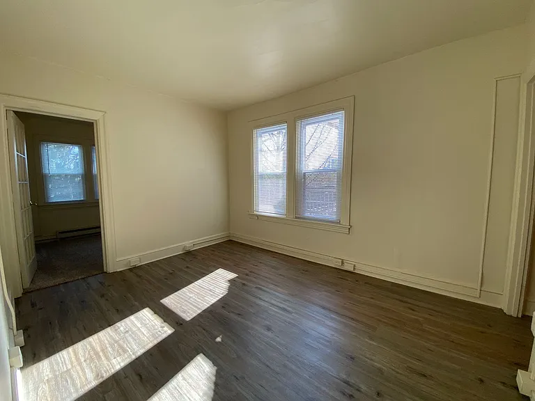 516 W James St — Photo 5