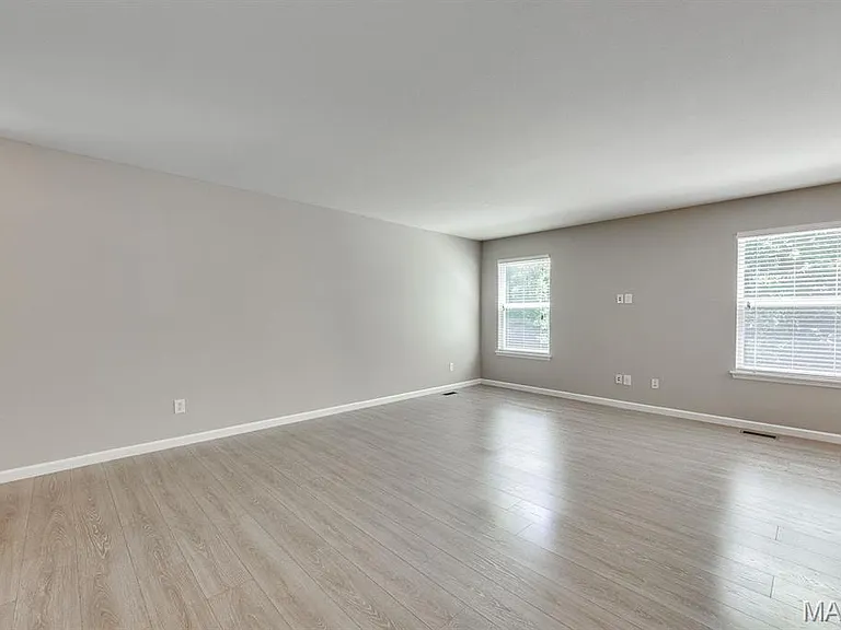 529 Parkgate Dr — Photo 5