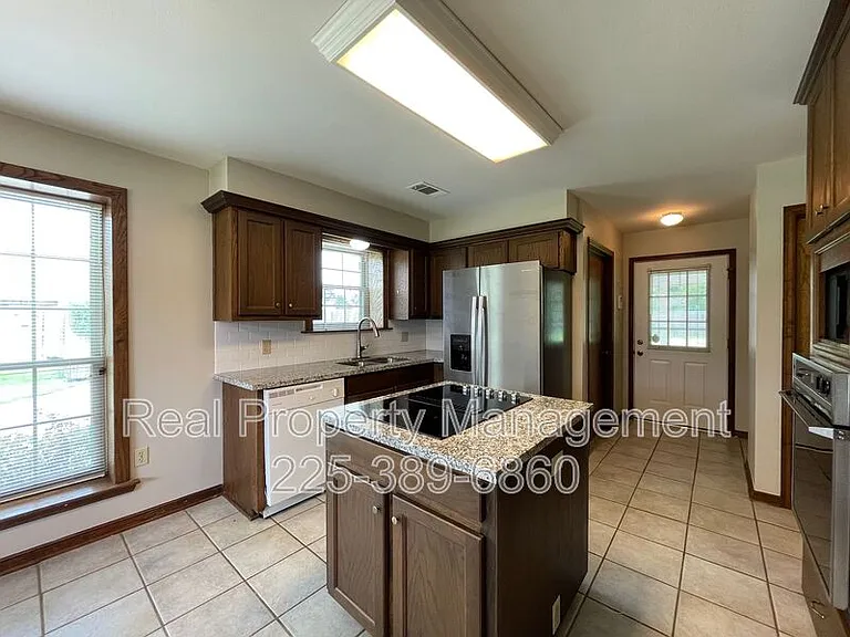 2422 Riverside Dr — Photo 4