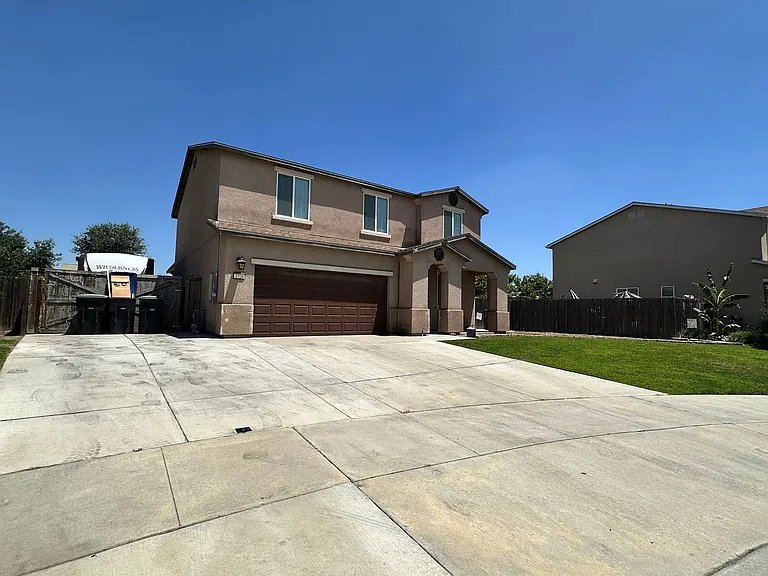 3726 N Shady Ct — Photo 2