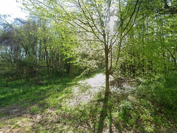 150 Golfview Dr, Plainwell, MI 49080