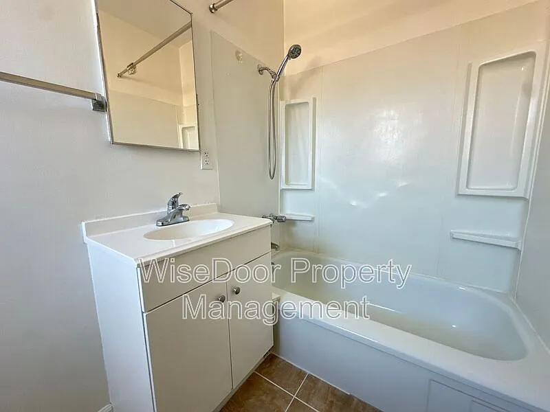 1 bed, 1.0 bath, 550 sqft, $1,695 — Photo 3