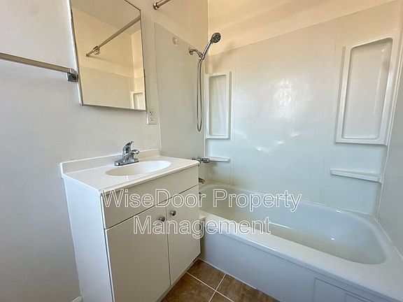 3rd image of 5934 Cloverly Ave #C