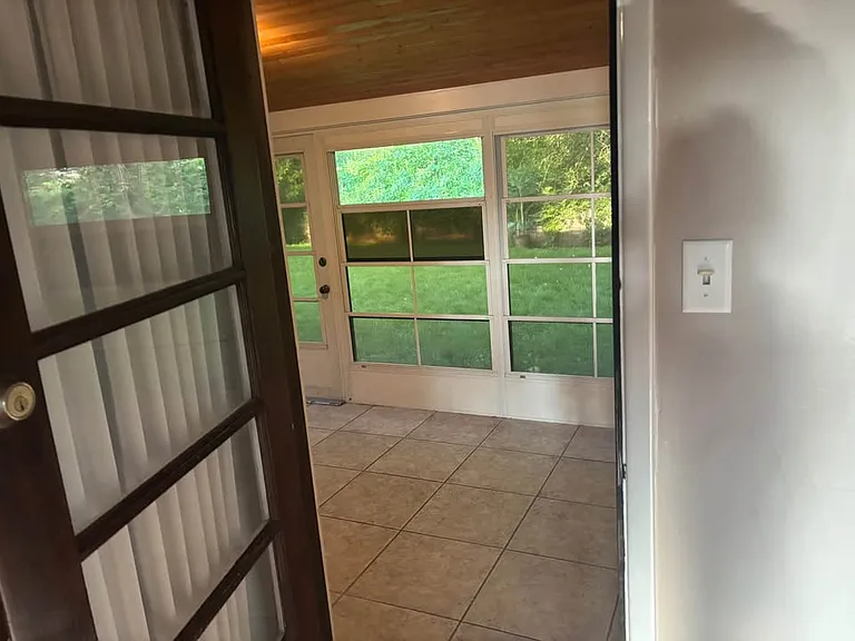 3119 Caroline St — Photo 4