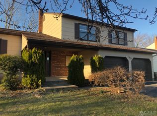 19 Heritage Dr, Edison, NJ