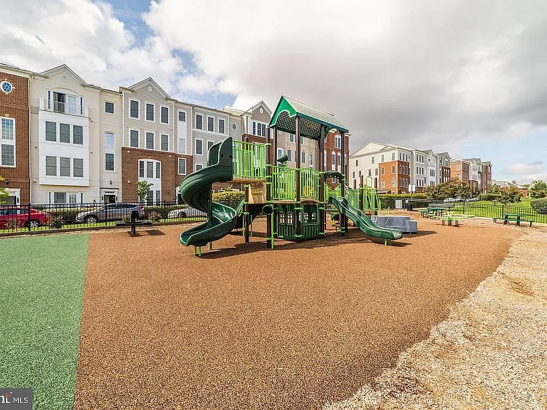 2209 Potomac Club Pkwy — Photo 43
