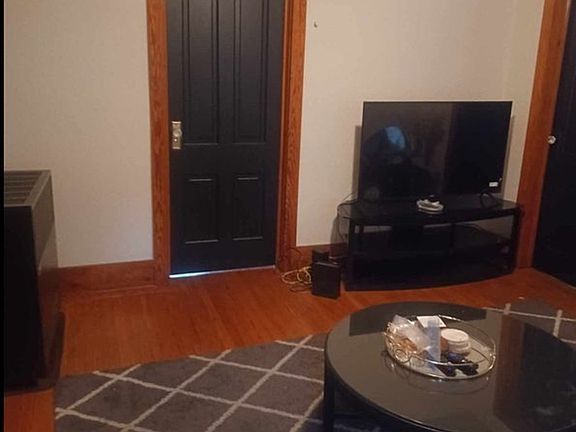 3rd image of 144 Lord St #2