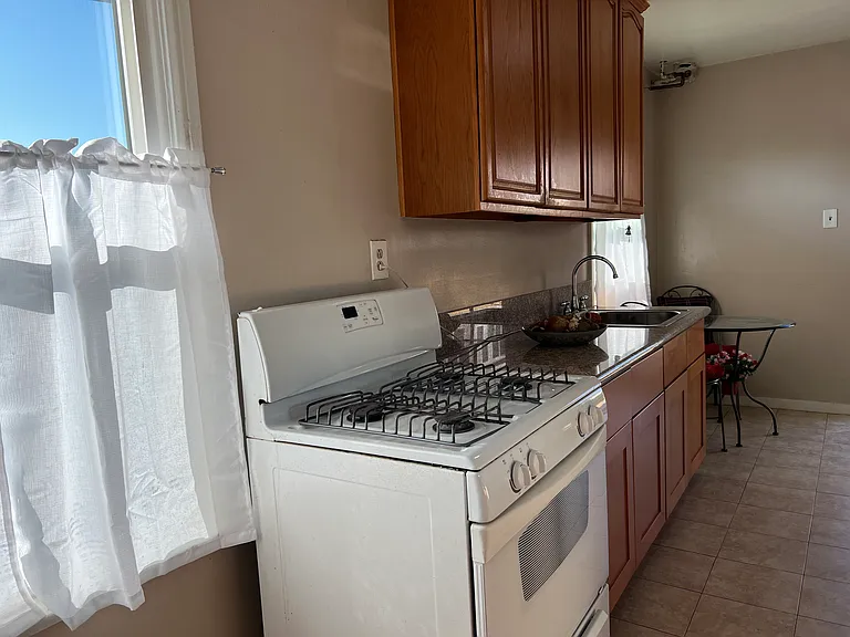 5575 1/2 Angelus Ave — Photo 20