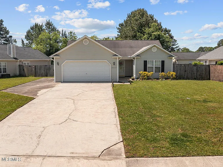 204 Jasmine Ln — Photo 12