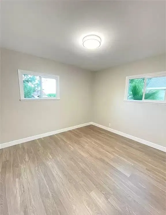 828 NE Kathryn St photo 1