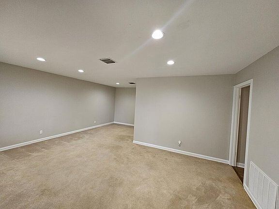 4th image of 2929 Eugene St