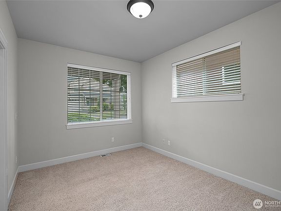 5th image of 4437 McKinley Street NE