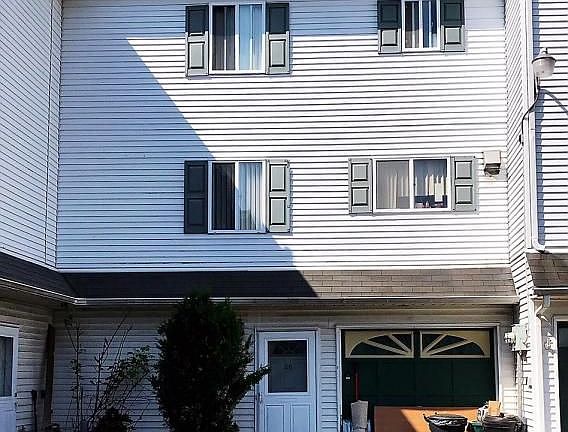 2nd image of 26 Vienna Ct