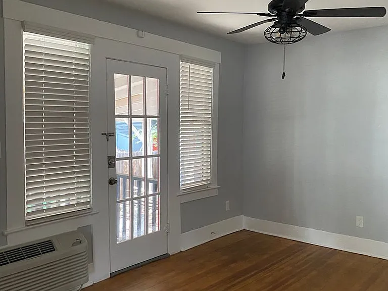 318 E PARK — Photo 11