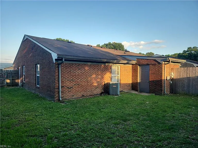 6045 Bradford Dr #B — Photo 33