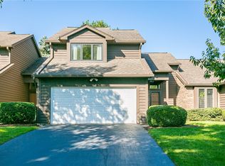 11 Ellington Cir #PVT, Rochester, NY 14612