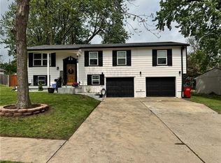 802 N Susquehanna Rdg, Independence, MO 64056