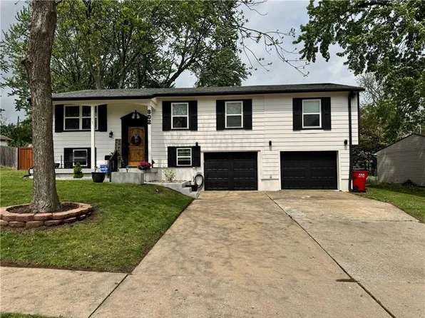 802 N Susquehanna Rdg, Independence, MO 64056
