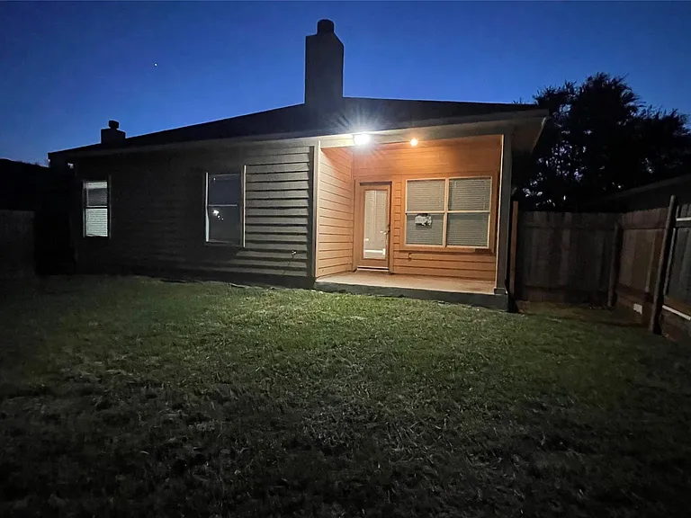 3805 Bronco Bend Loop — Photo 12
