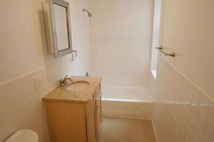 Kenwood Court — Photo 47