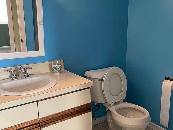 3rd image of 6050 Lake Bluff Dr Unit 701