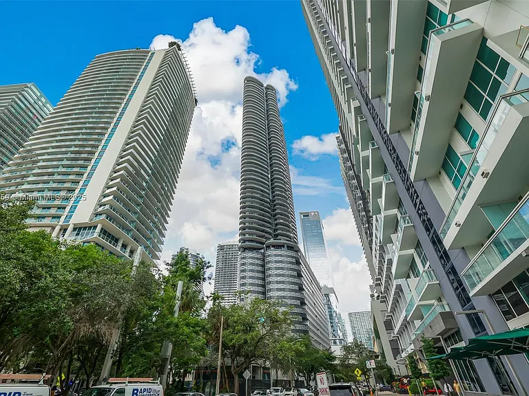 1000 Brickell Plz #3002 — Photo 3