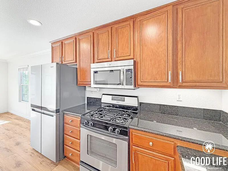 2 bed, 2.5 bath, 1231 sqft, $3,800 — Photo 3