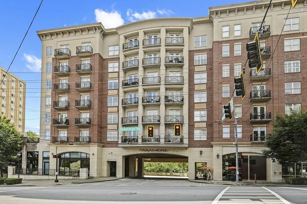 2 bed, 2.0 bath, 1218 sqft, $2,400 — Photo 1