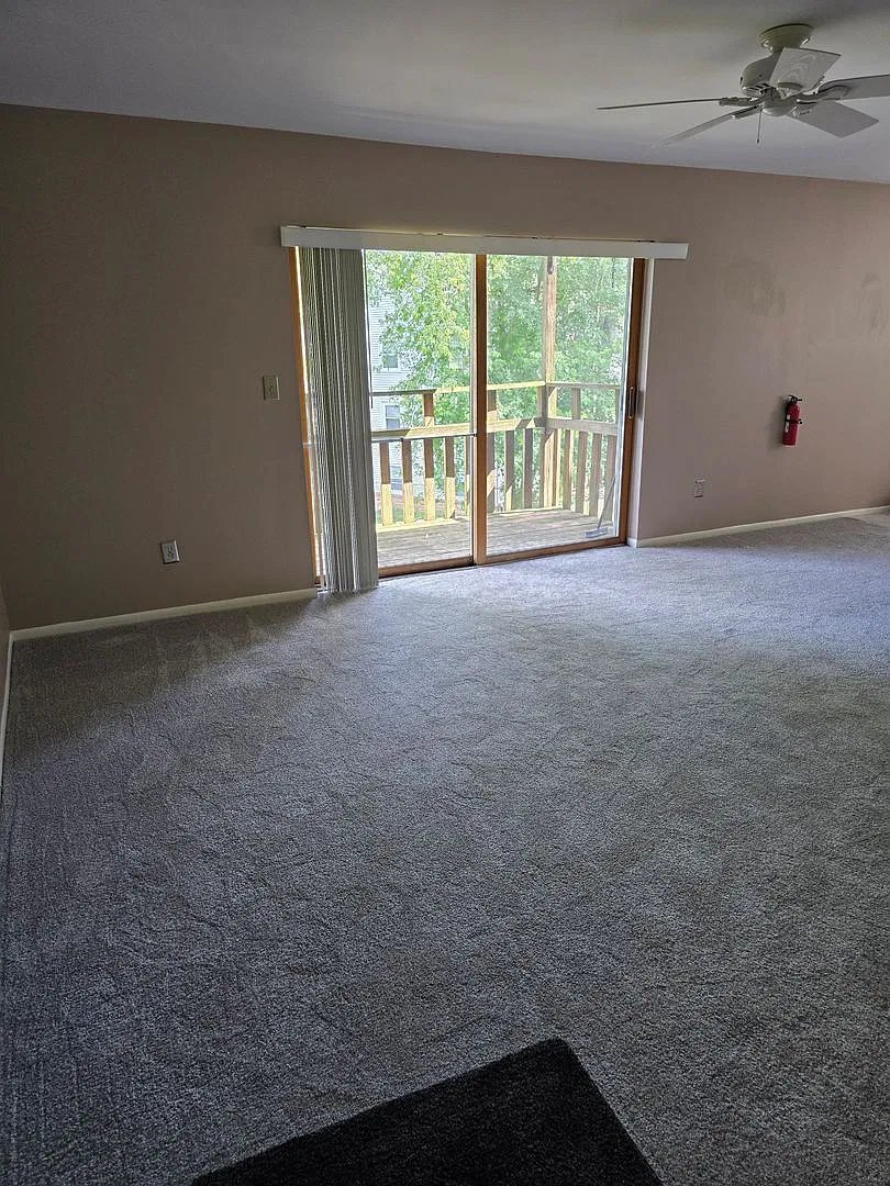 2 bed, 1.0 bath, 860 sqft, $1,300 — Photo 2