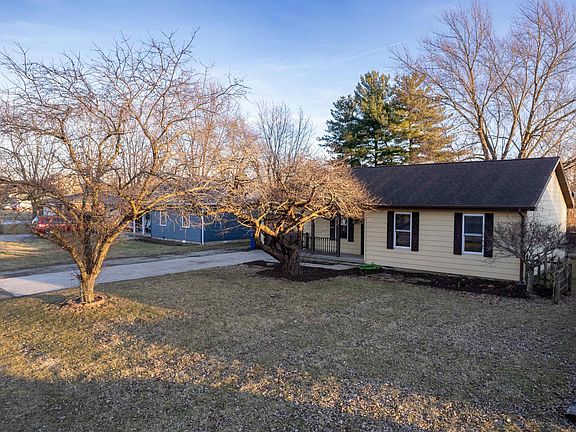 3rd image of 1006 E Delphi St