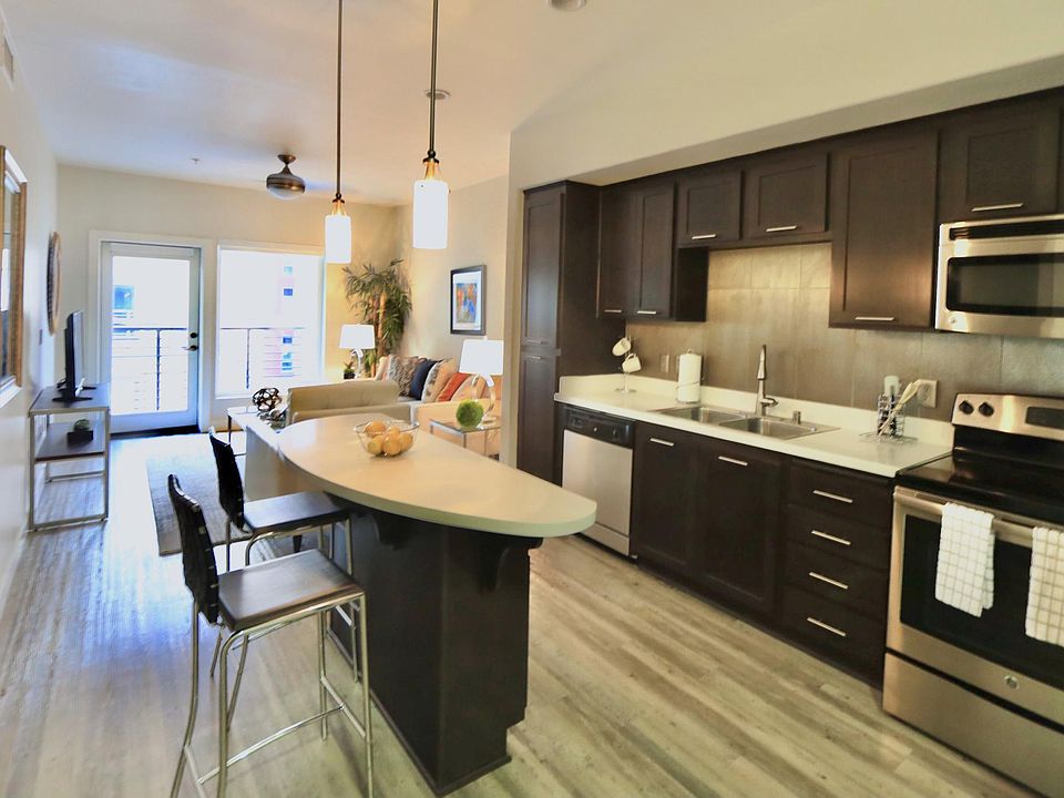 1st image of 456 10th Ave #304