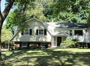 35 Powder Horn Dr, Wayne, NJ 07470