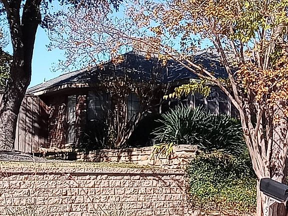3rd image of 15323 Cypress Hills Dr