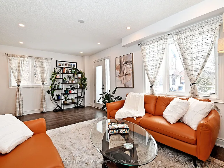 31 Madelaine Dr #6 — Photo 12