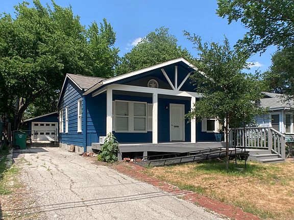 Driveway to two car garage, extra large at 600sf! (most garages are 400sf)