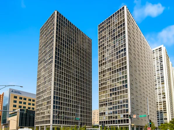 340 W Diversey Pkwy APT 2817, Chicago, IL 60657