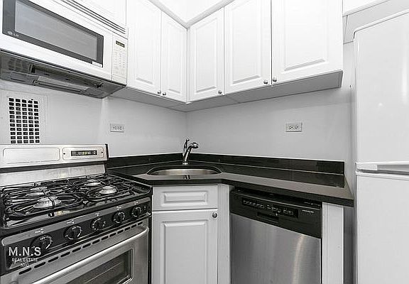 4th image of 155 E 55th St #8K