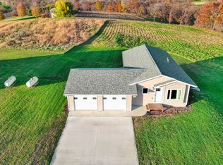 534 Hanover Hill Ln, Waukon, IA 52172