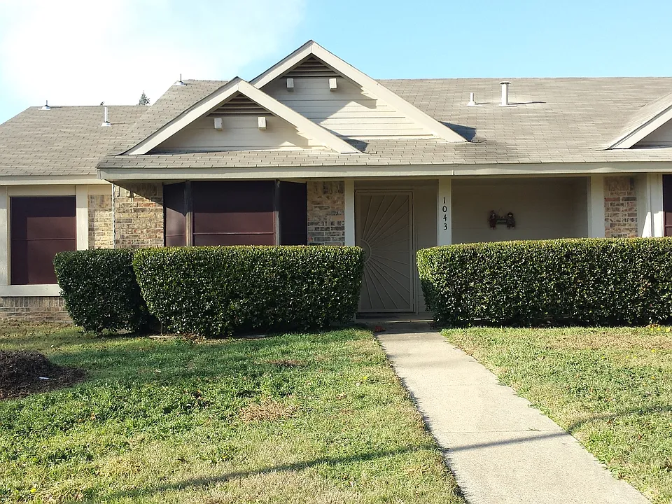 1043 Meadow Run Dr