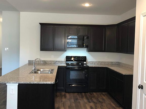 4th image of 26612 Parkwood Dr