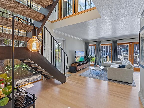 5th image of 1472 SE 15th Street #D