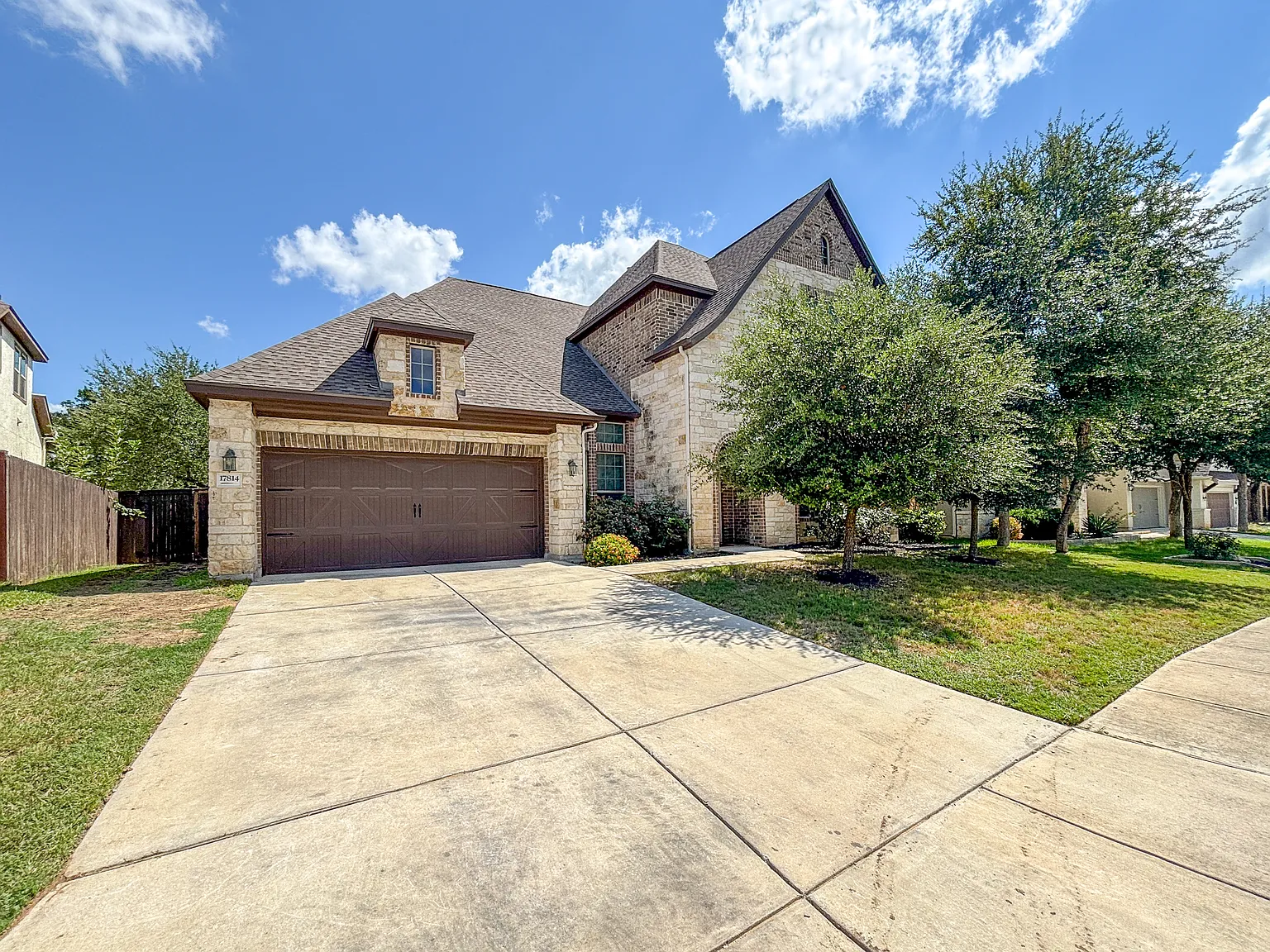 5 bed, 4.5 bath, 4585 sqft, $7,000 — Photo 2