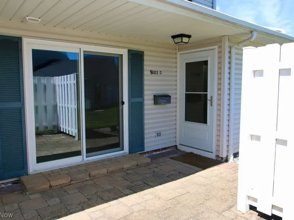 8003 Carriage Cir APT D, Mentor, OH 44060