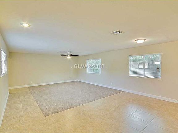 3rd image of 2110 Mariposa Ave