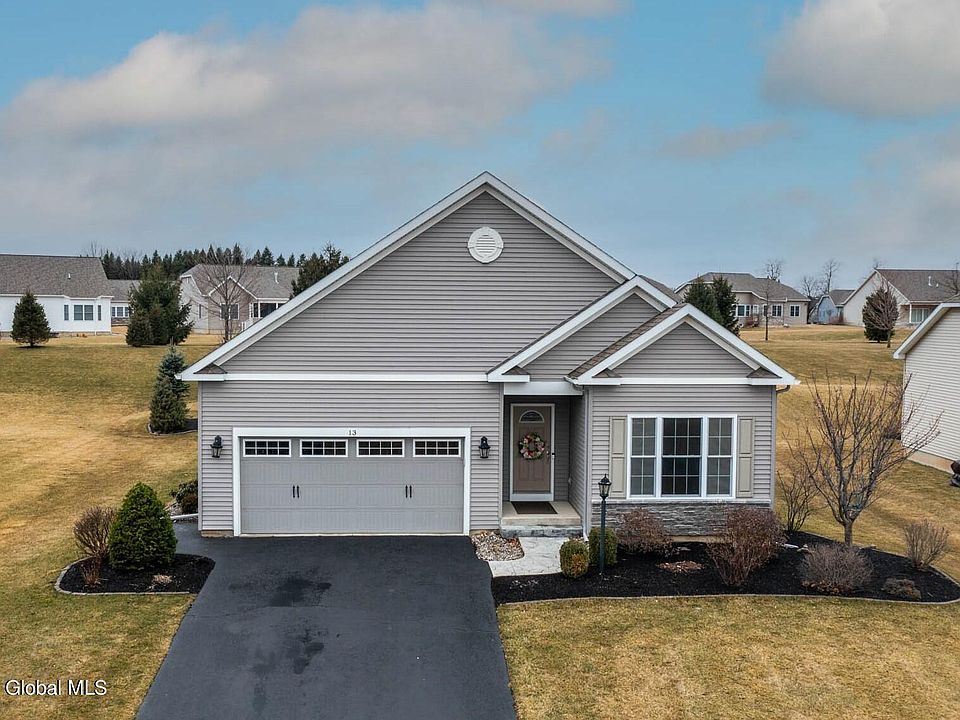1st image of 13 Glen Meadow Dr