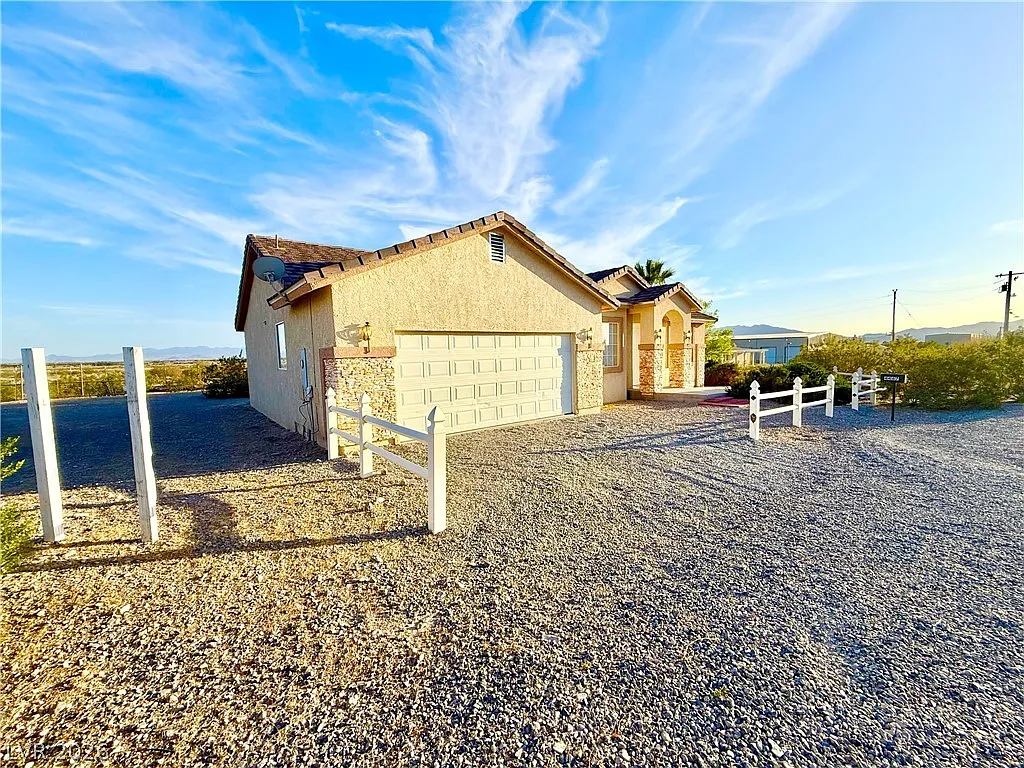 Building Photo - 4467 E Dandelion St