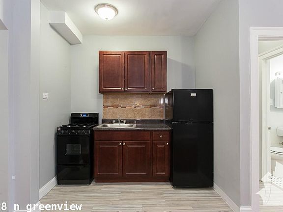 4th image of 6928 N Greenview Ave #723