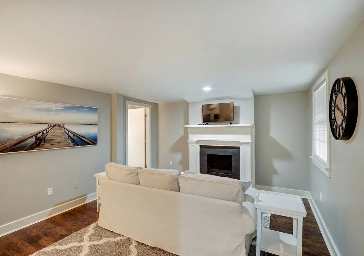 Large Downtown Charlton Street 1BR/1BA Condo Steps From Everything — Photo 3