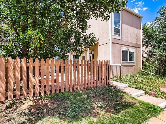 3rd image of 3061 Redstone Ln