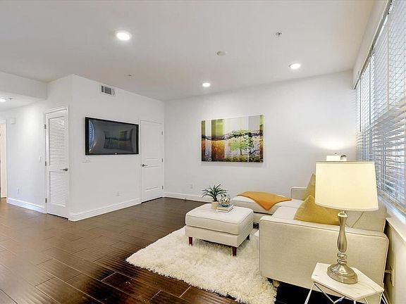 3rd image of 2585 El Camino Real APT 319